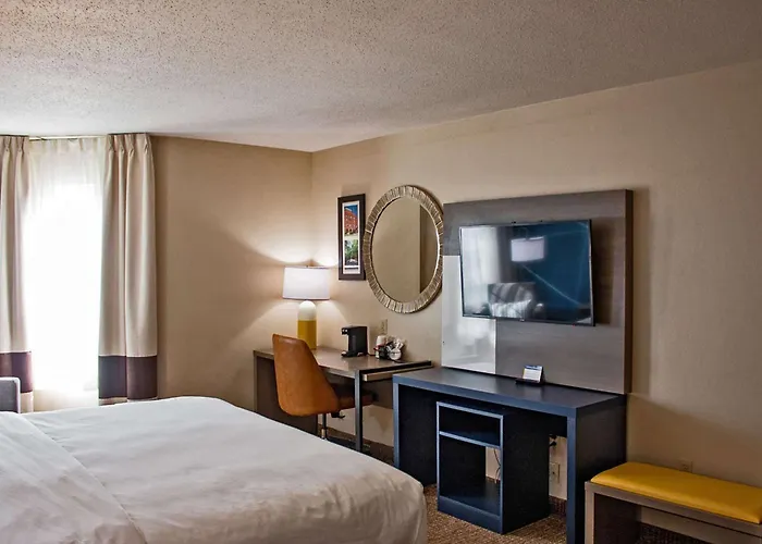 Comfort Inn & Suites Geneva- West Chicago