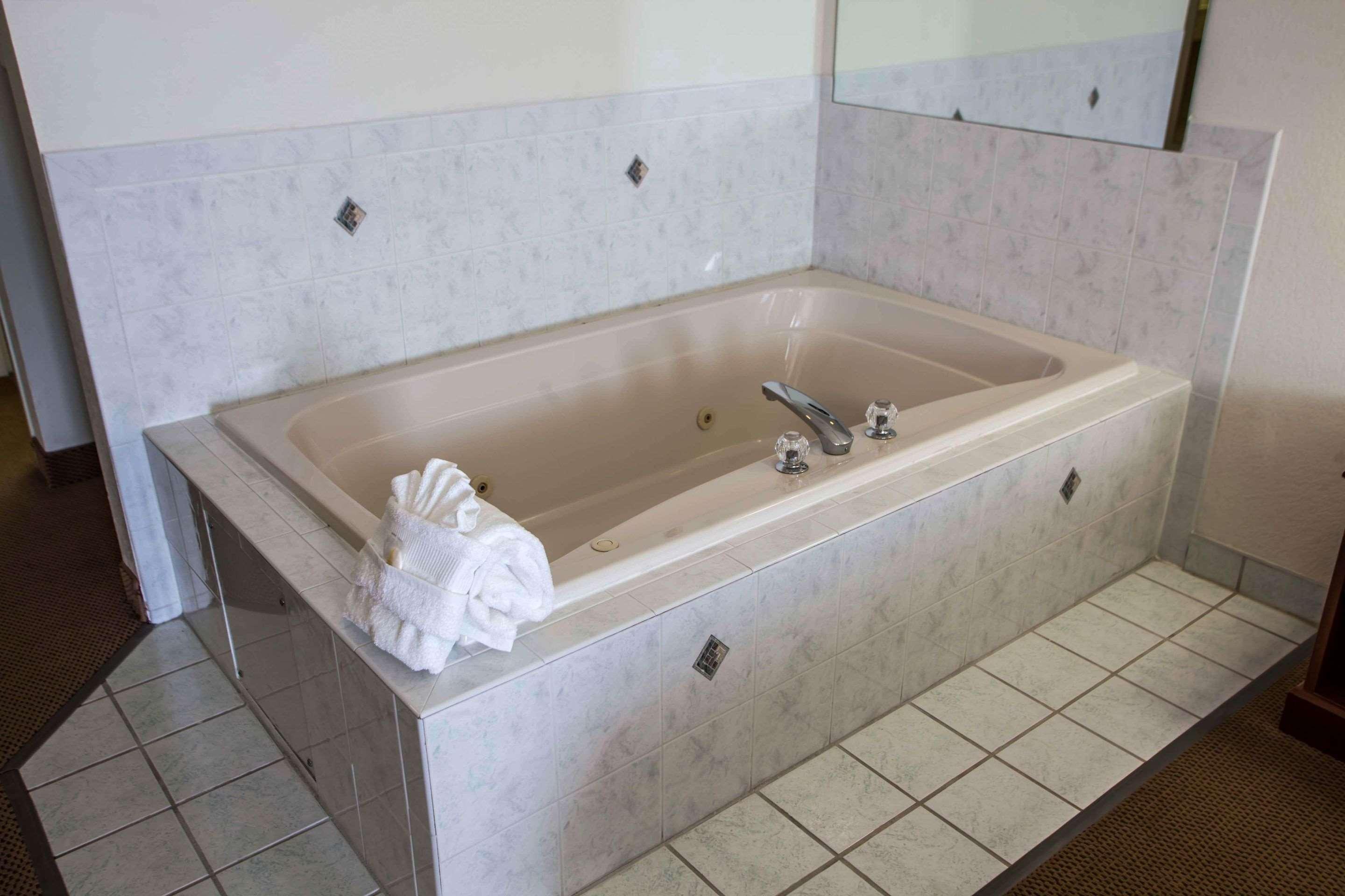 Comfort & Geneva- West Chicago Hotel