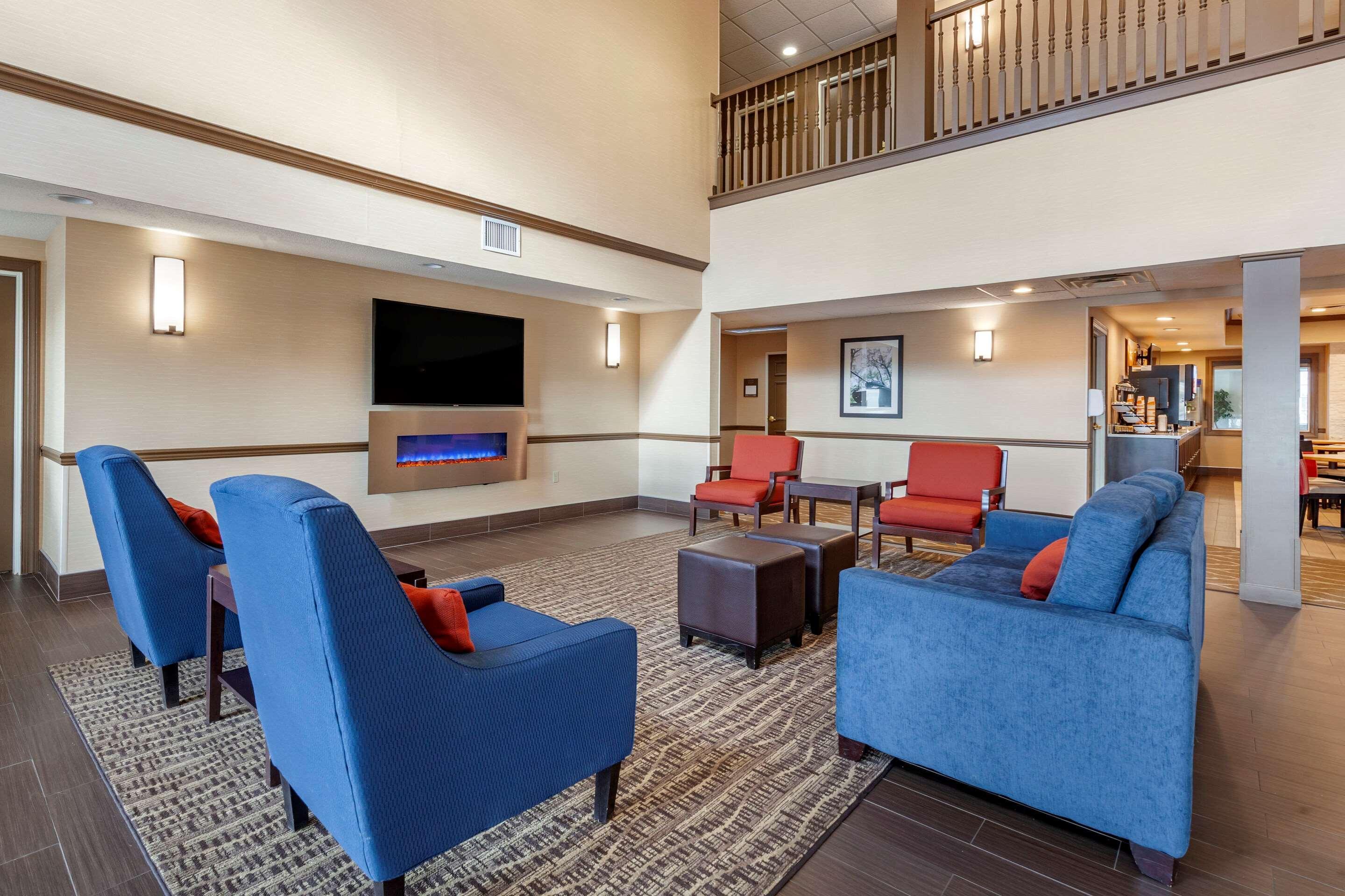 Comfort & Geneva- West Chicago Hotel