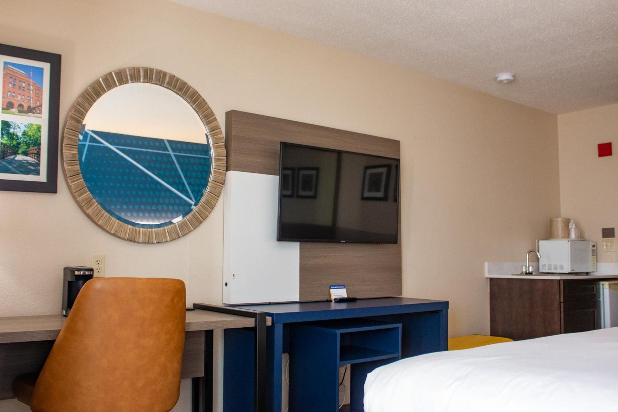 Comfort & Geneva- West Chicago Hotel